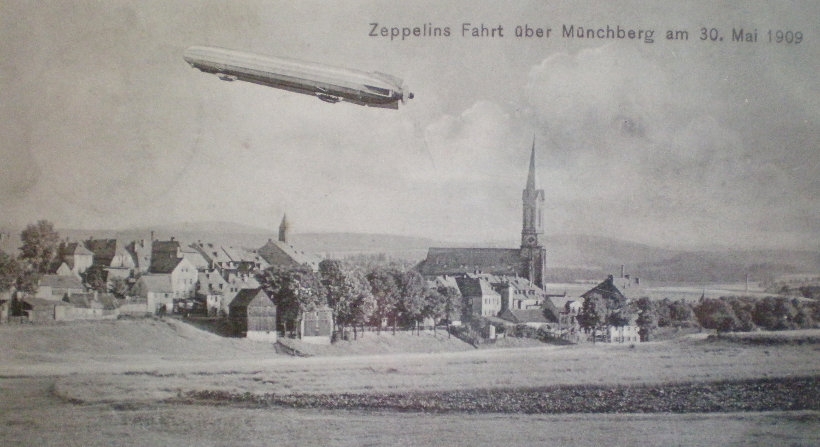 Bild von Zeppelin über Münchberg aus dem Jahr 1909