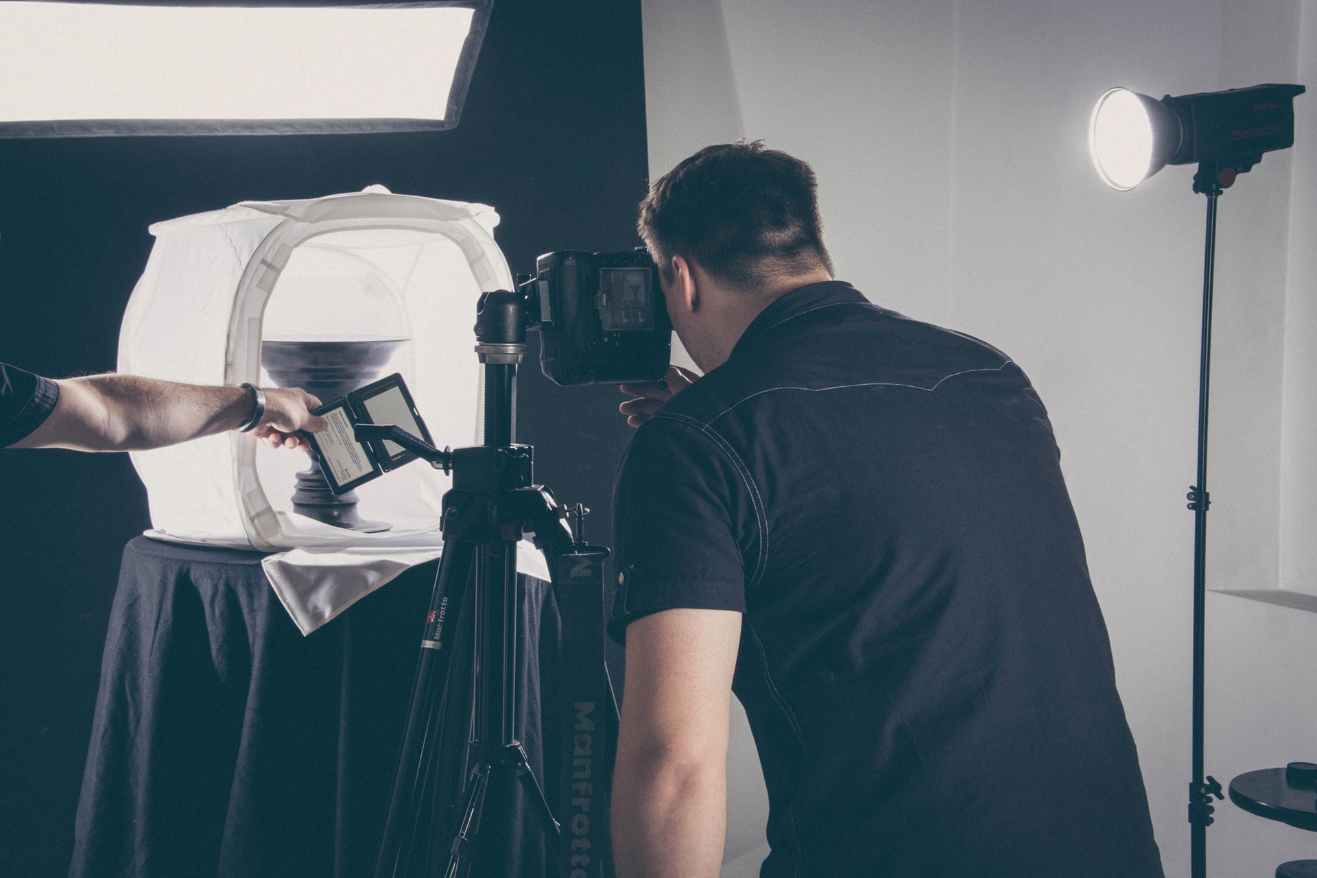 Fotograf in einem Studio